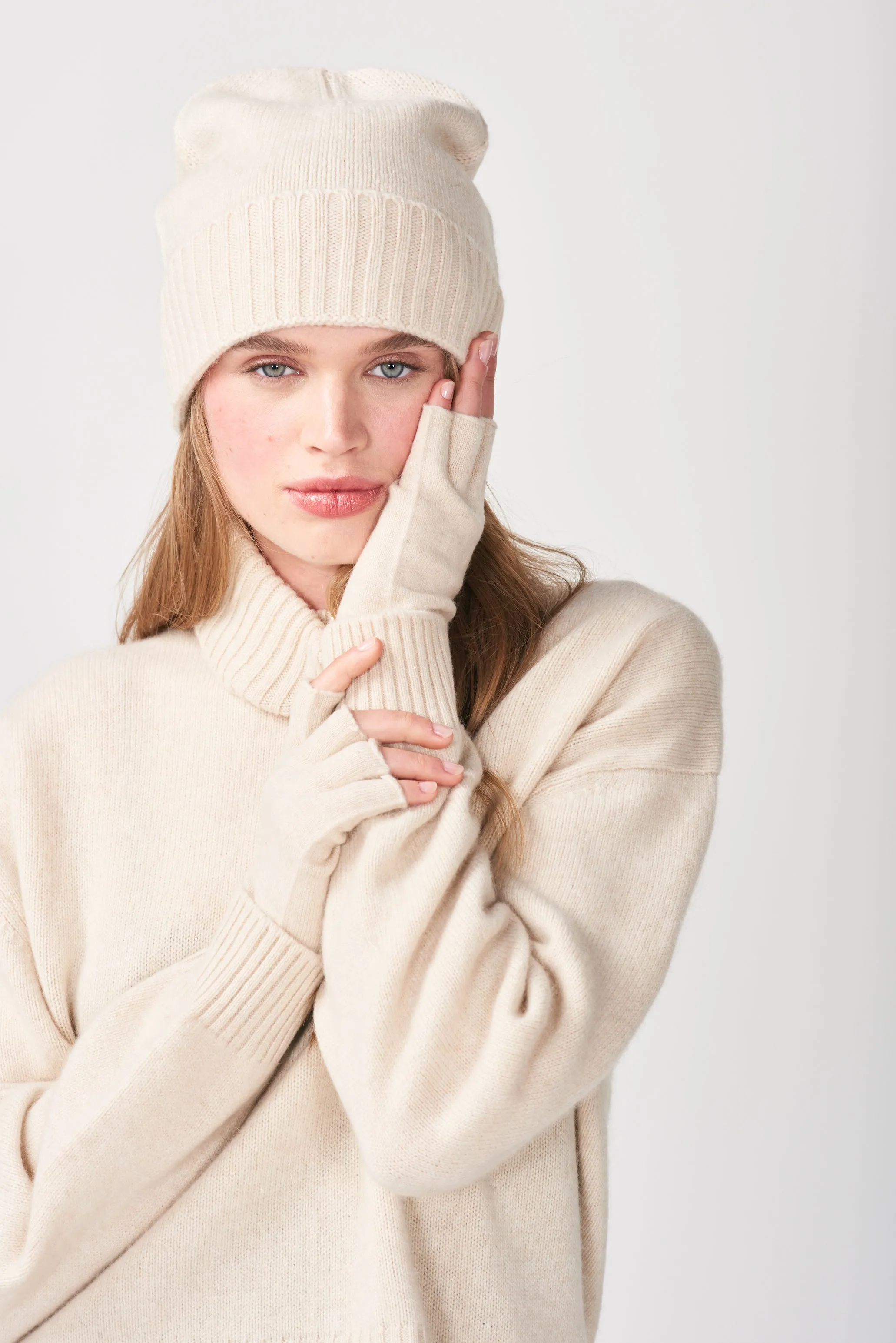 Cashmere Fingerless Gloves in Oatmeal