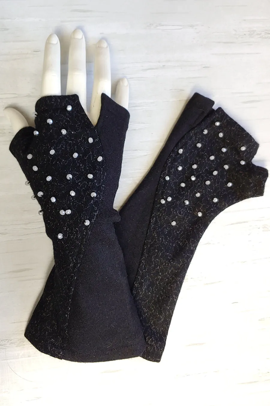 CRYSTAL SCATTER Gloves. more colours.