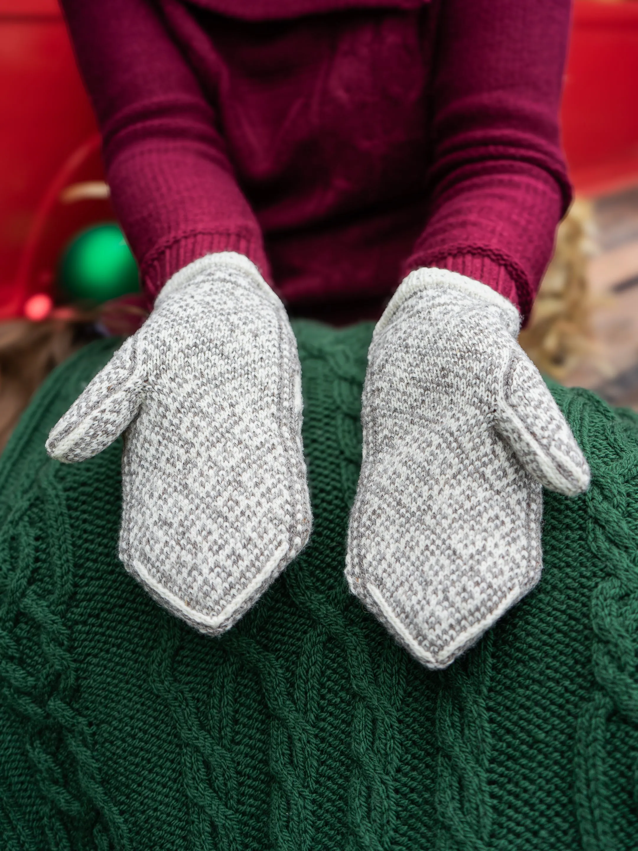 Holie Mittens by Isabella Clark <br/><small>knitting pattern</small>