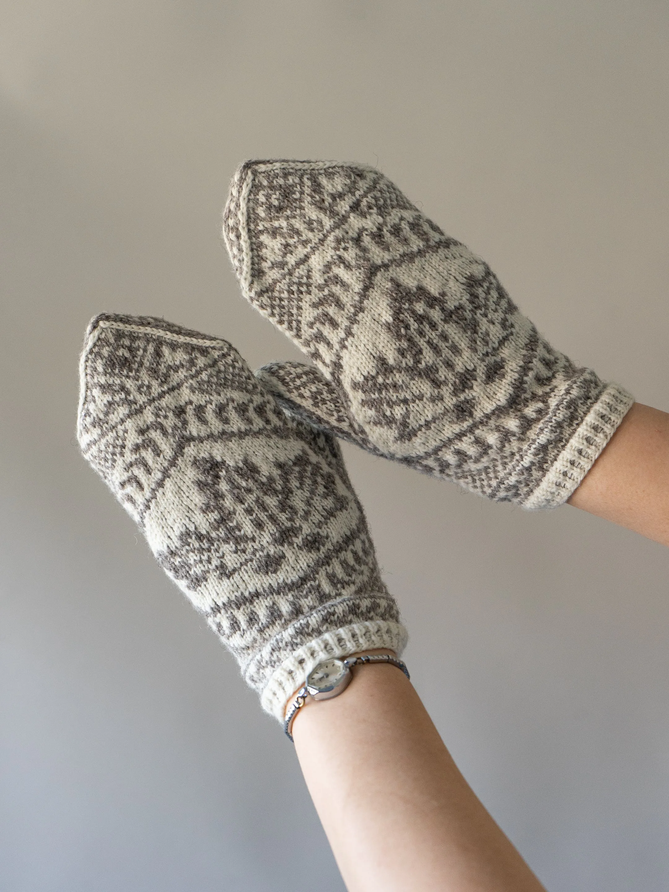 Holie Mittens by Isabella Clark <br/><small>knitting pattern</small>