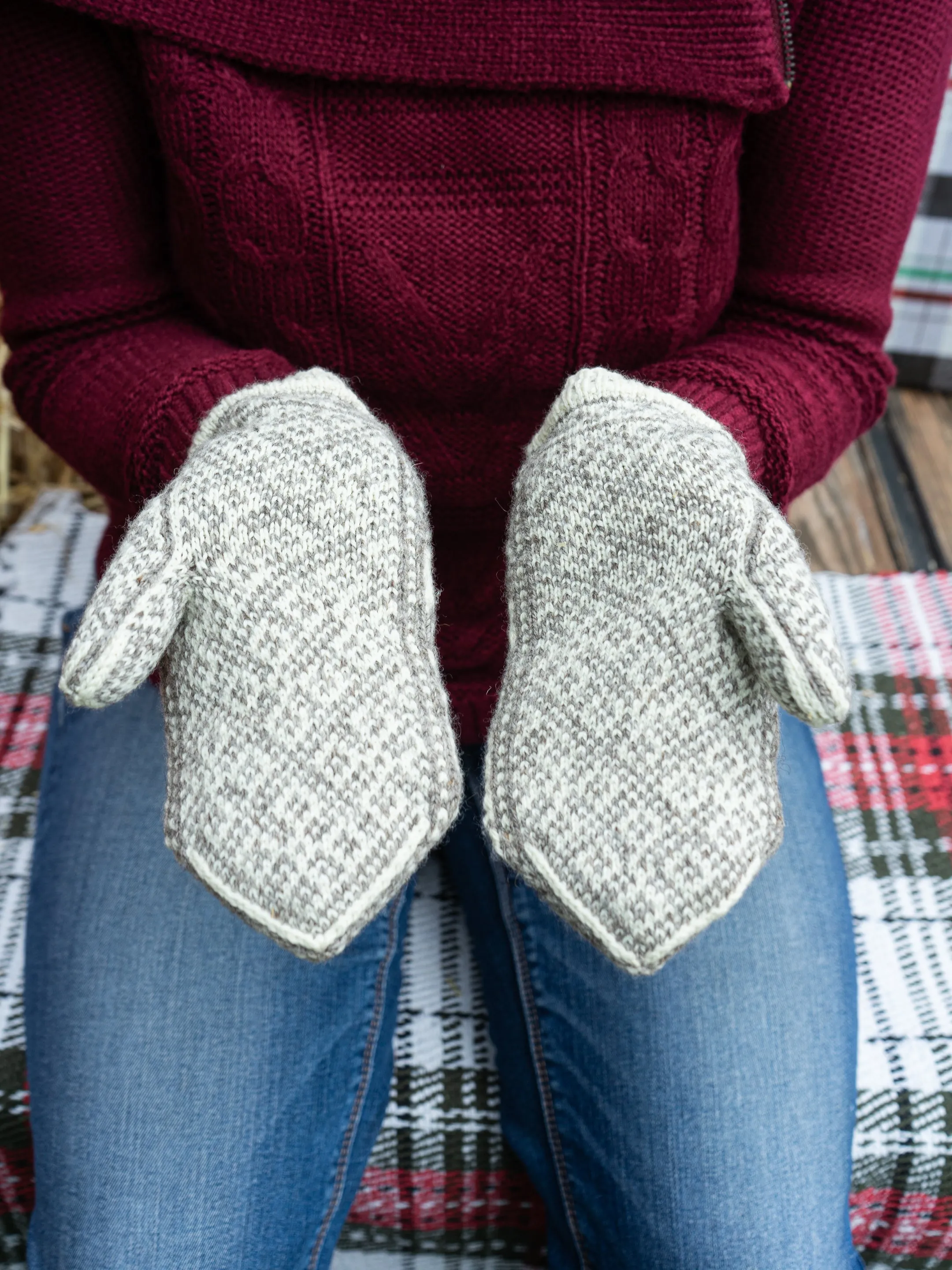 Holie Mittens by Isabella Clark <br/><small>knitting pattern</small>